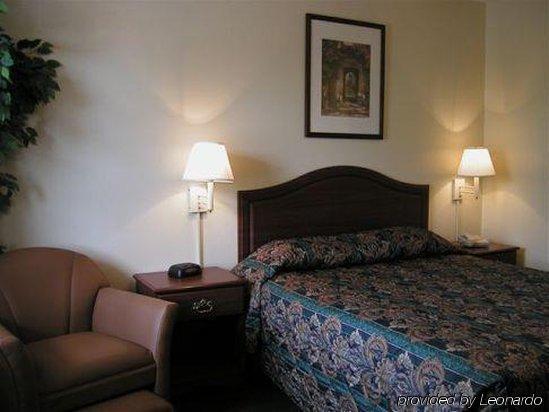 Intown Suites Extended Stay Houston Tx - Greenspoint Room photo
