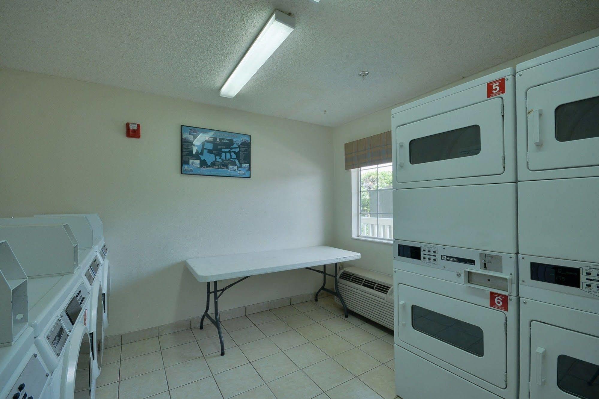 Intown Suites Extended Stay Houston Tx - Greenspoint Exterior photo